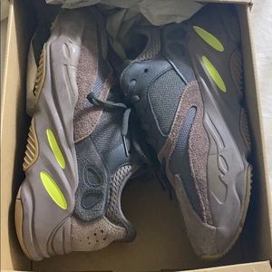 Yeezy boost 700 “ Mauve “